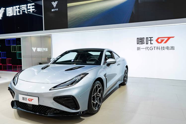 成都龙泉驿区振福时企业管理咨询哪吒汽车在智能汽车领域的表现，领途汽车在新能源汽车市场中的影响力